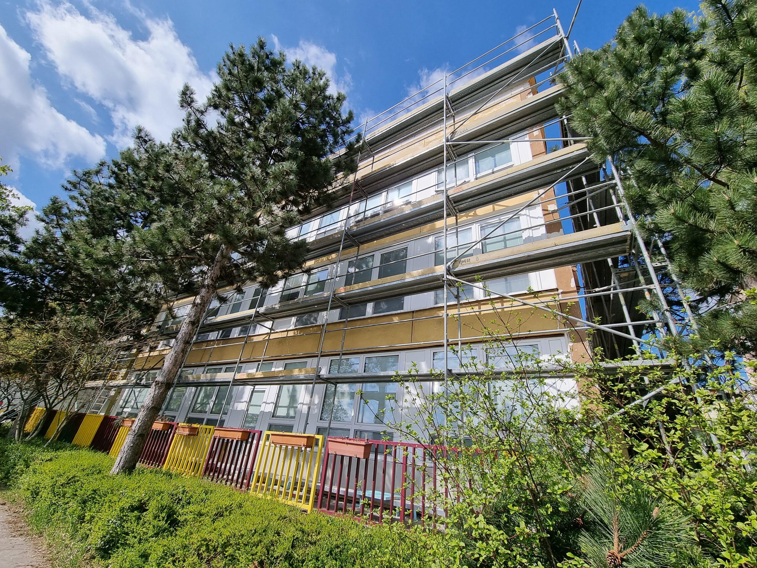 Lešenie Lemino na bytovom dome